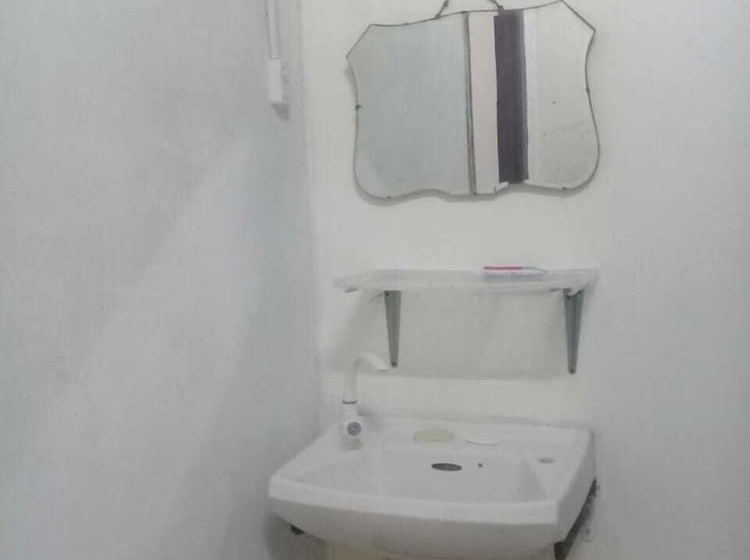 Hostal Los Primos   Hostel