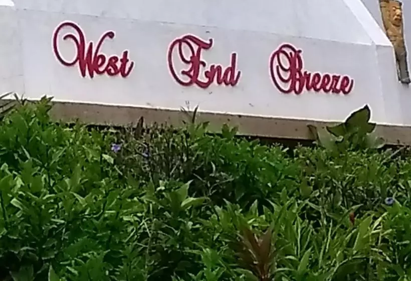 تختخواب و صبحانه West End Breeze