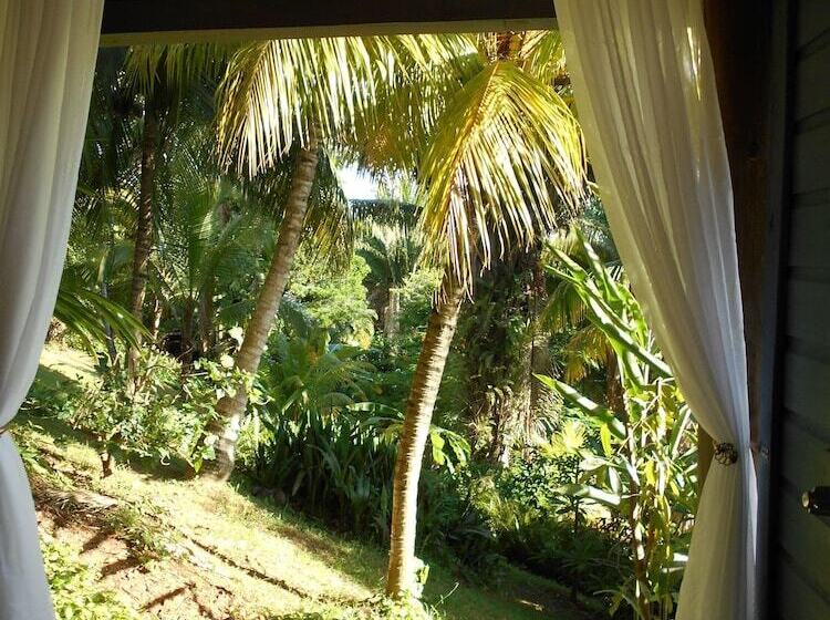 تختخواب و صبحانه West End Breeze