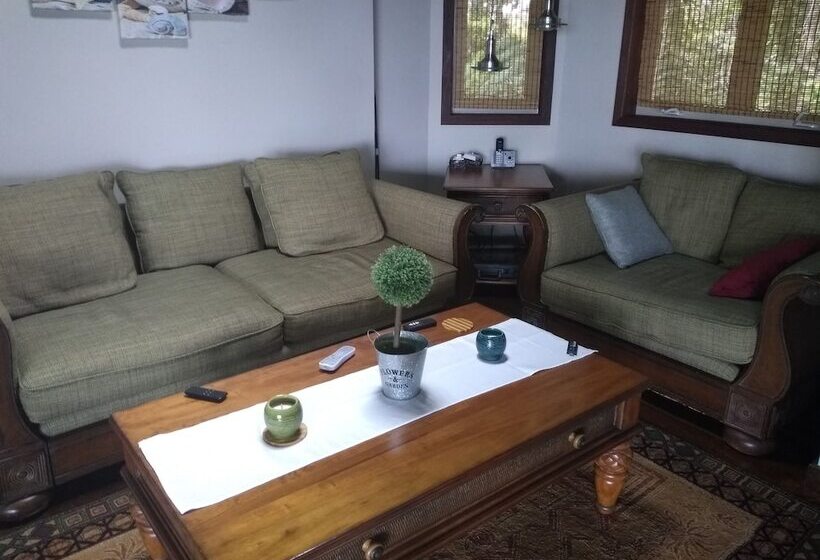 تختخواب و صبحانه West End Breeze