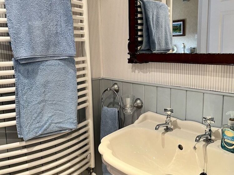 Castleview Bed & Breakfast