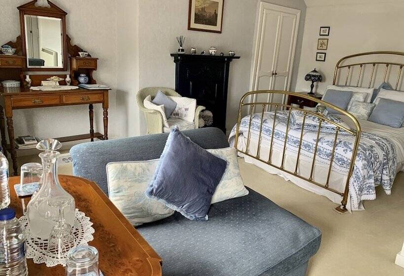 Castleview Bed & Breakfast