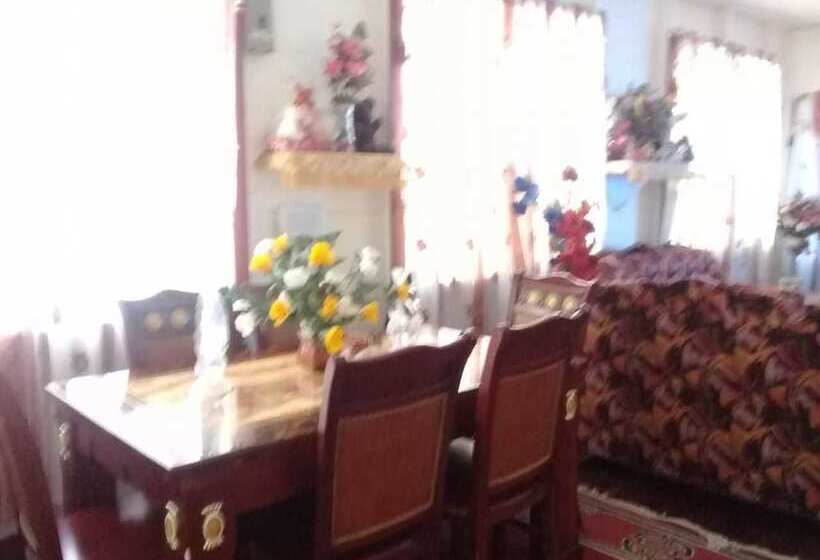 Hostal Los Primos   Hostel