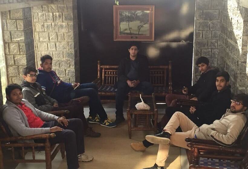 هتل Daisy Dot Murree