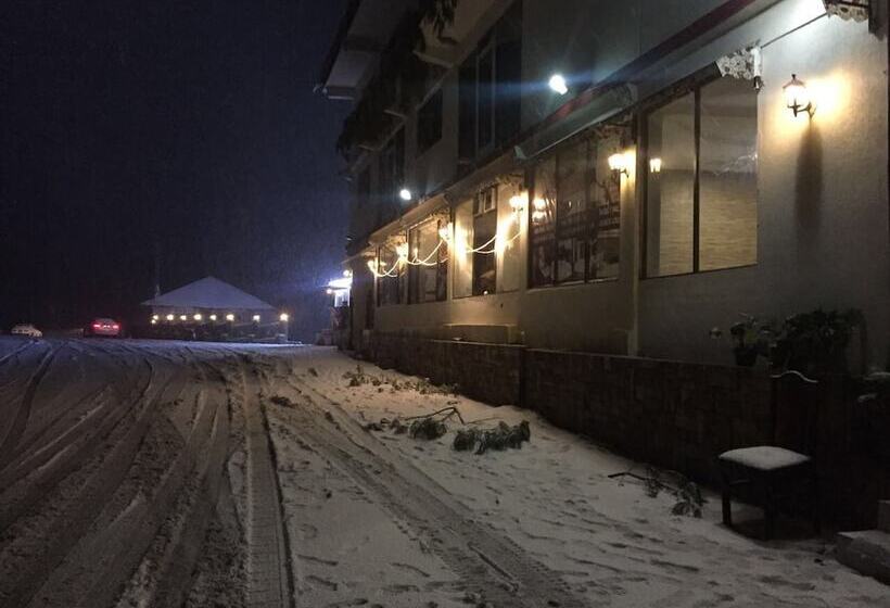 هتل Daisy Dot Murree