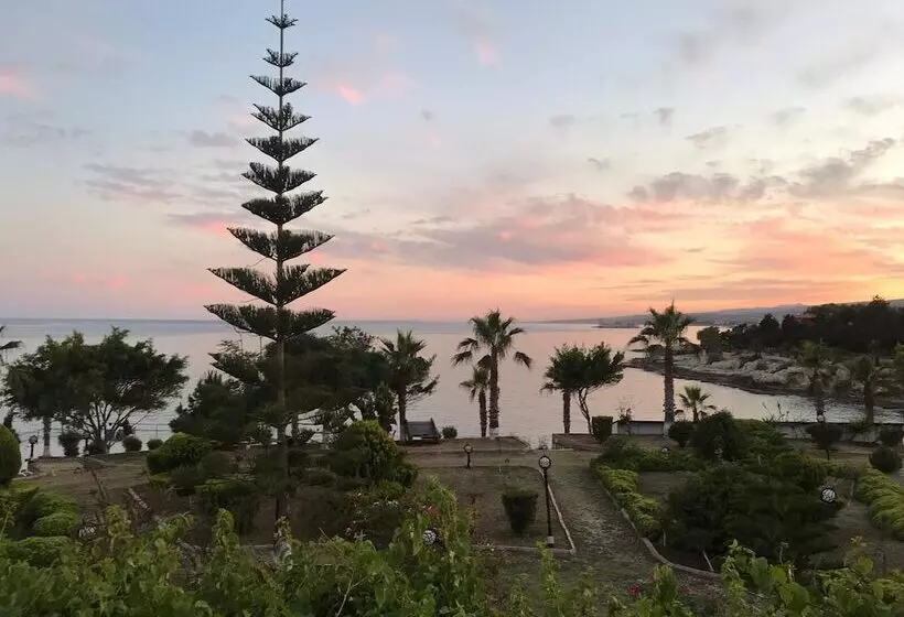 Hotelli Grand Ada Family