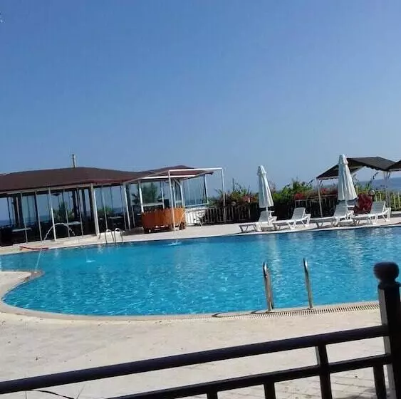 Hotelli Grand Ada Family