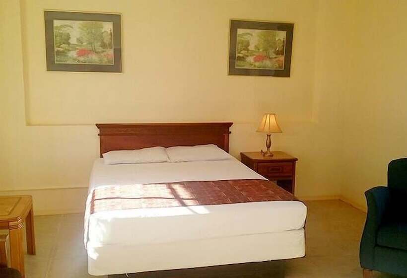 فندق على الطريق Country Inn Llc