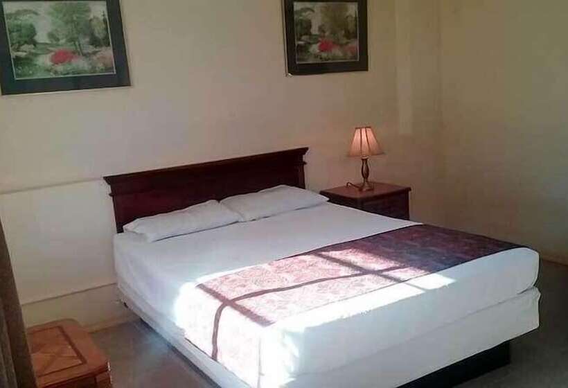 فندق على الطريق Country Inn Llc