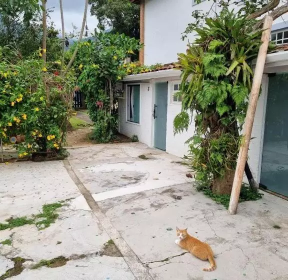 هاستل Guest House Ilhabela Cocaia