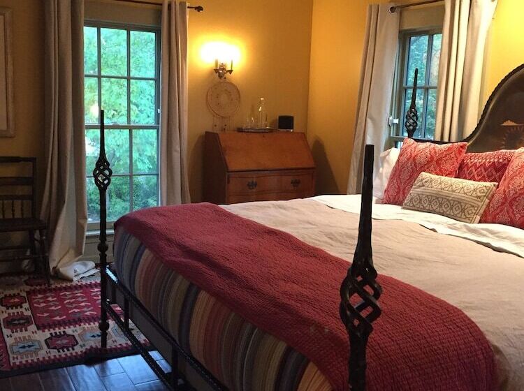 مبيت وإفطار Judson Heath Colonial Inn
