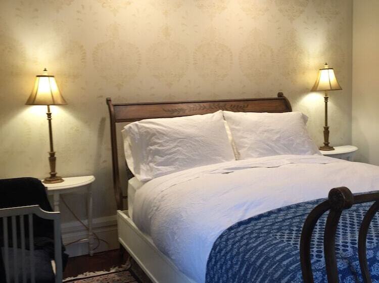 مبيت وإفطار Judson Heath Colonial Inn