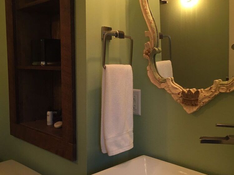 مبيت وإفطار Judson Heath Colonial Inn