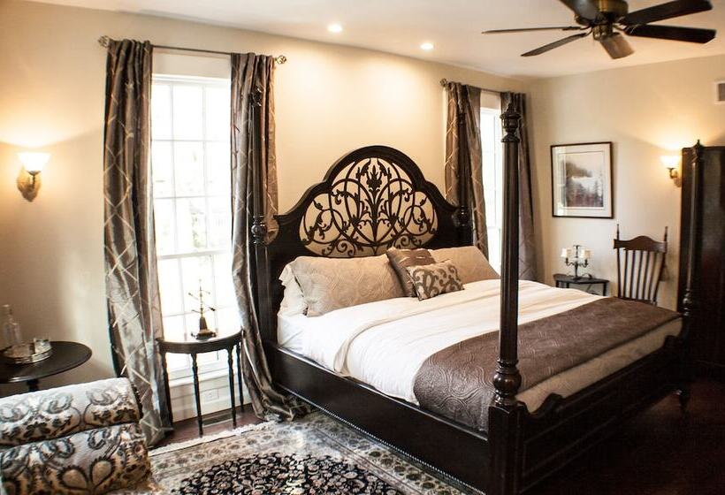 مبيت وإفطار Judson Heath Colonial Inn