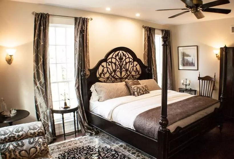 Aamiaismajoitus (B&B) Judson Heath Colonial Inn