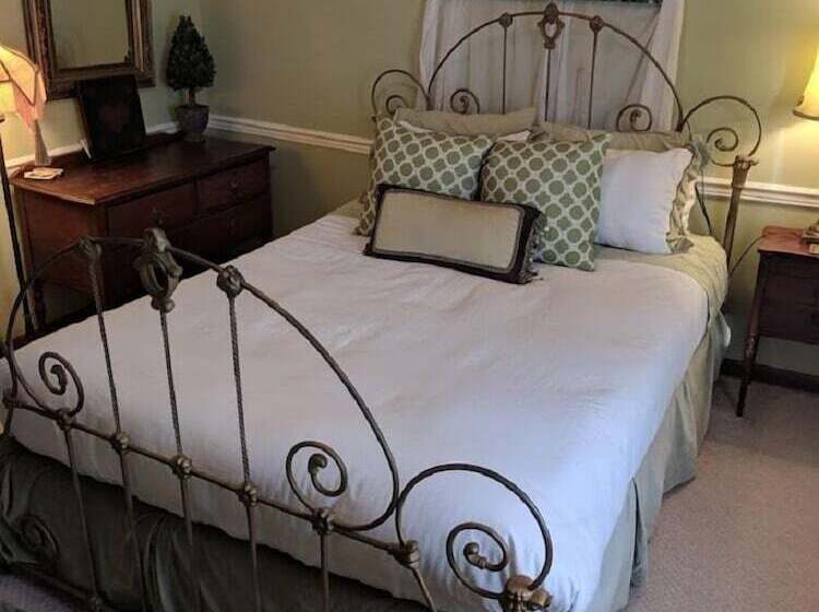 مبيت وإفطار Meadowood Inn