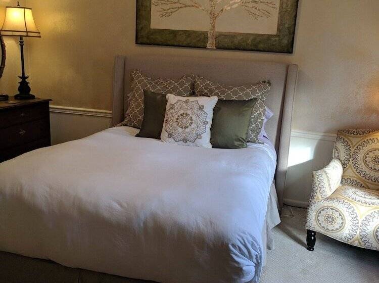 مبيت وإفطار Meadowood Inn