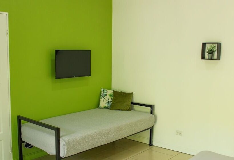 تختخواب و صبحانه Tee K Lodge