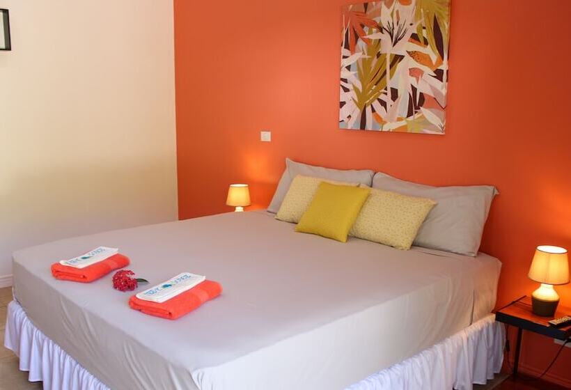 تختخواب و صبحانه Tee K Lodge