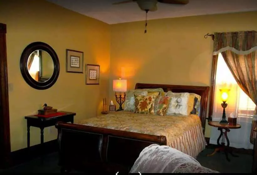 Aamiaismajoitus (B&B) Colonial House On Main