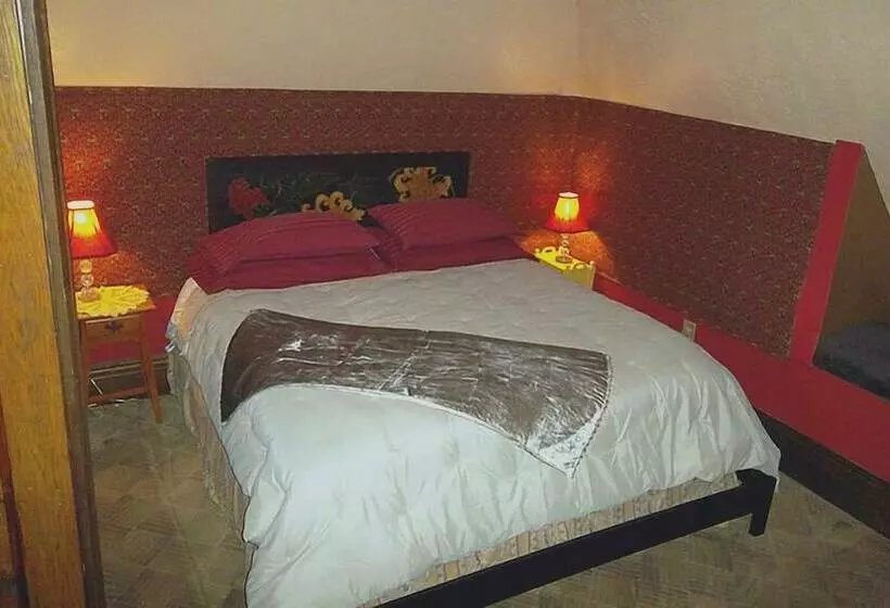 Aamiaismajoitus (B&B) Colonial House On Main