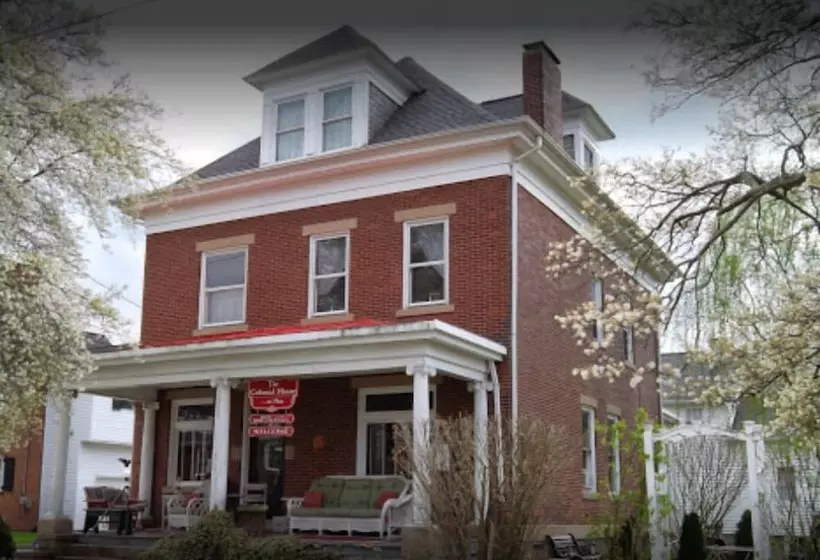 Aamiaismajoitus (B&B) Colonial House On Main