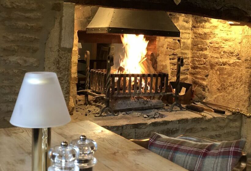 مسافرخانه Horse & Groom Upper Oddington