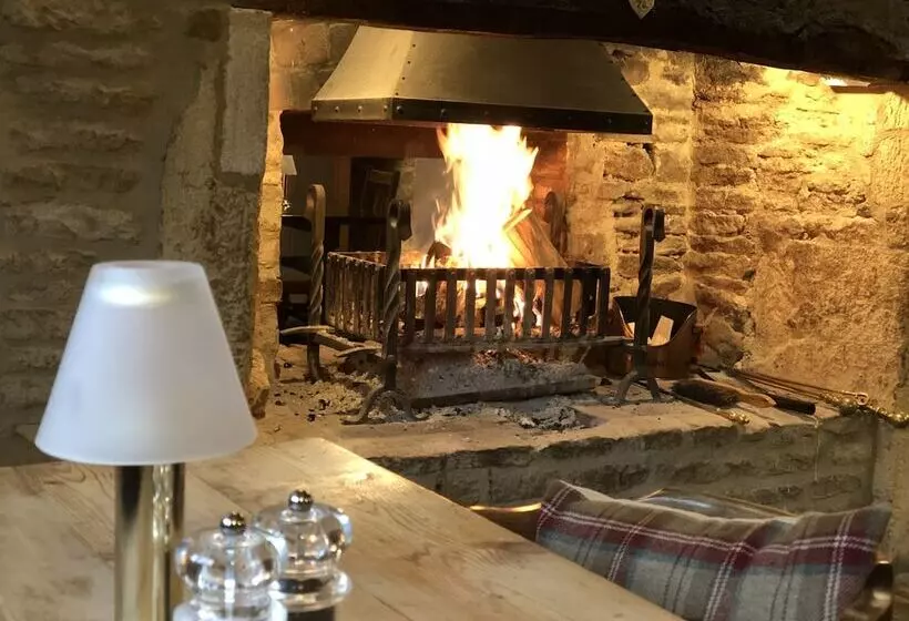 簡易ホテル Horse & Groom Upper Oddington