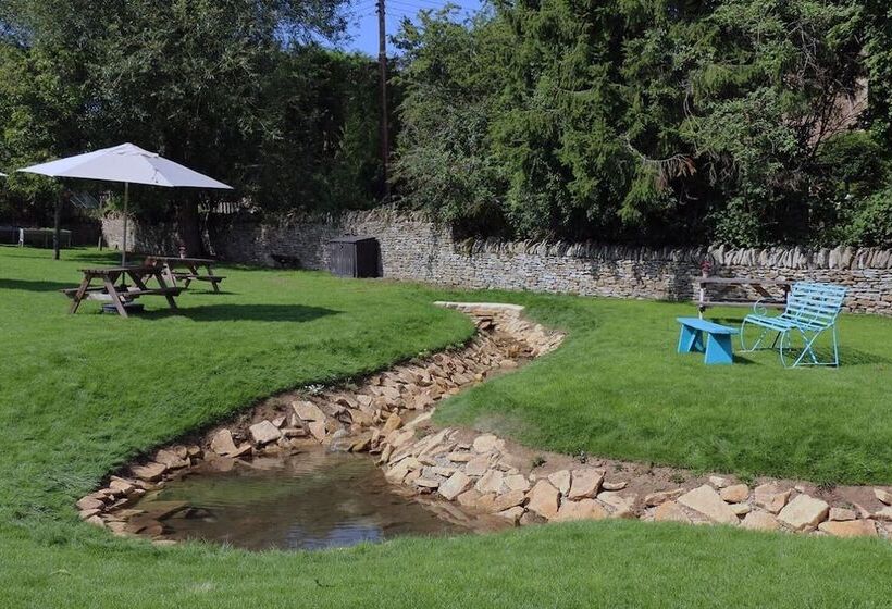 مسافرخانه Horse & Groom Upper Oddington