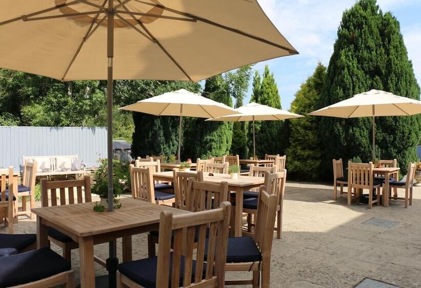 مسافرخانه Horse & Groom Upper Oddington