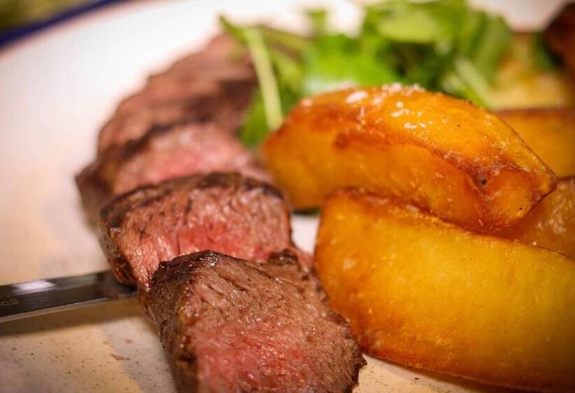 مسافرخانه Horse & Groom Upper Oddington