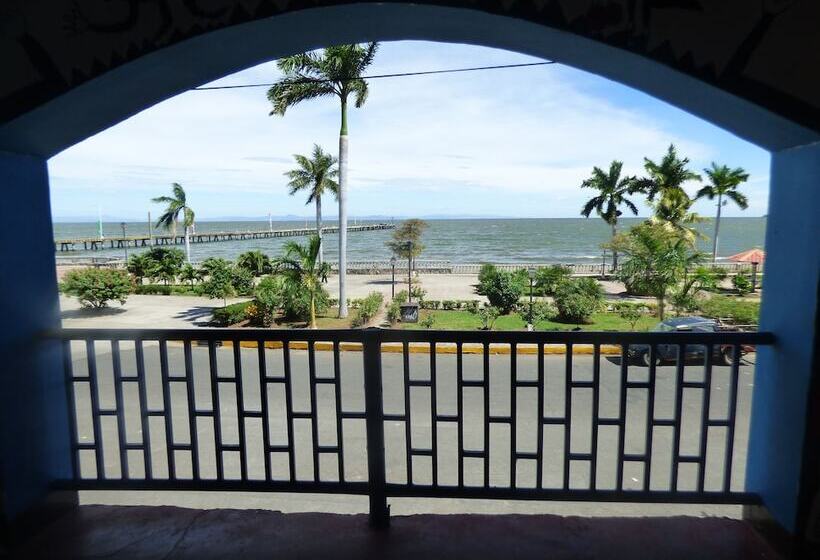 Hostal Surfing Donkey At The Lake Hostel