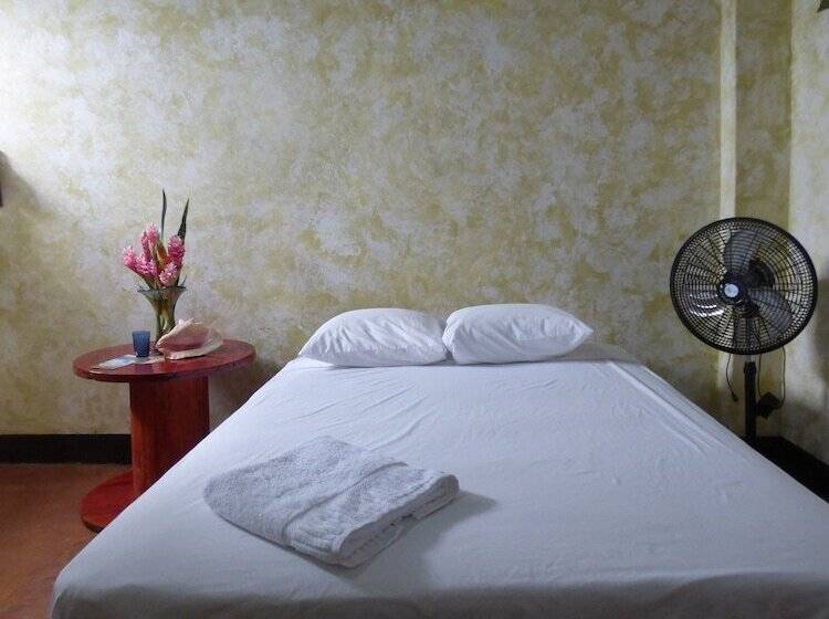 Hostal Surfing Donkey At The Lake Hostel