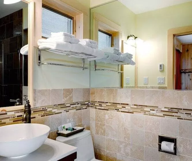 Hotelli Adirondack Spruce Lodge