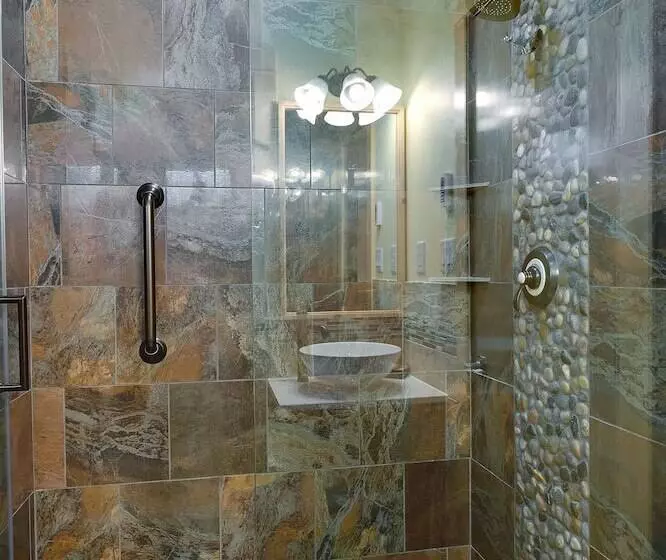 Hotelli Adirondack Spruce Lodge