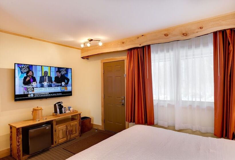 בית מלון כפרי Adirondack Spruce Lodge