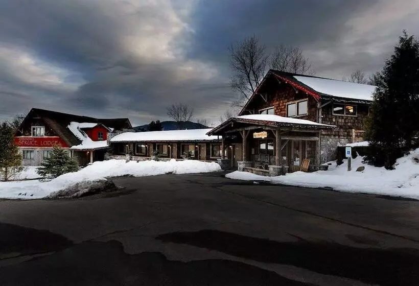 Hotelli Adirondack Spruce Lodge