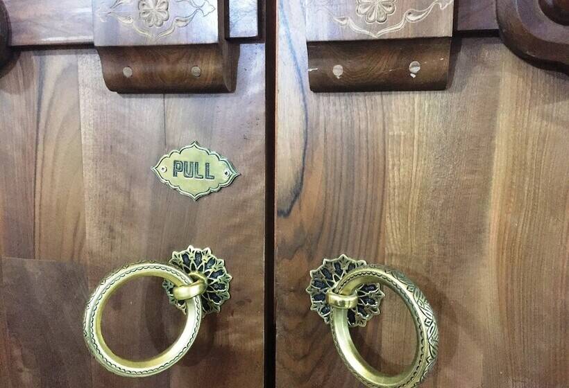 هتل Amelia Boutique