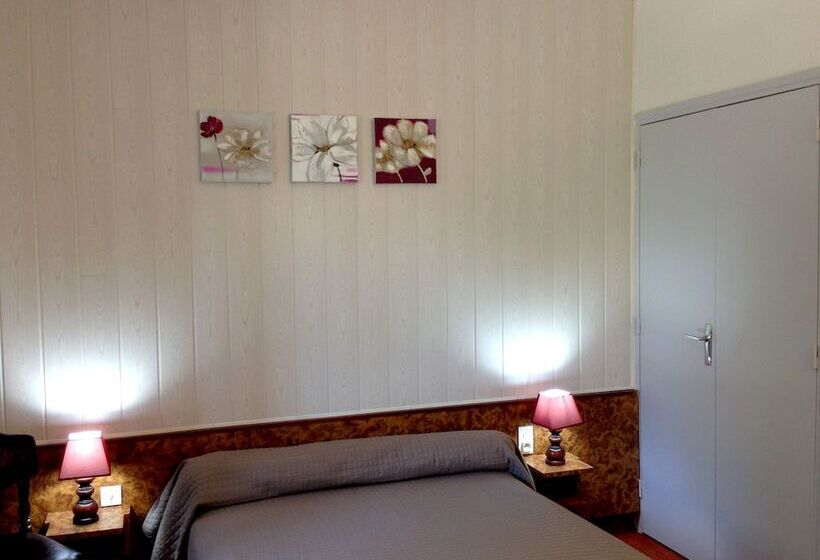 ホテル Logis Hôtel Chez La Mère Dépalle