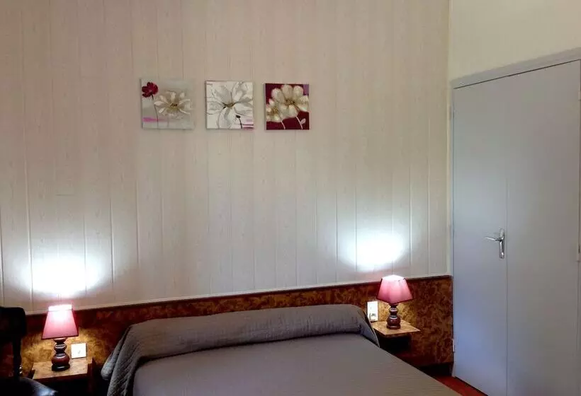 Hotelli Logis Hôtel Chez La Mère Dépalle