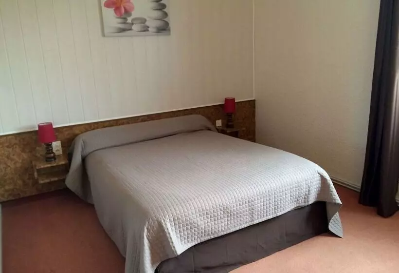 Hotelli Logis Hôtel Chez La Mère Dépalle