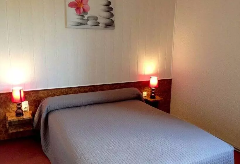 Hotelli Logis Hôtel Chez La Mère Dépalle