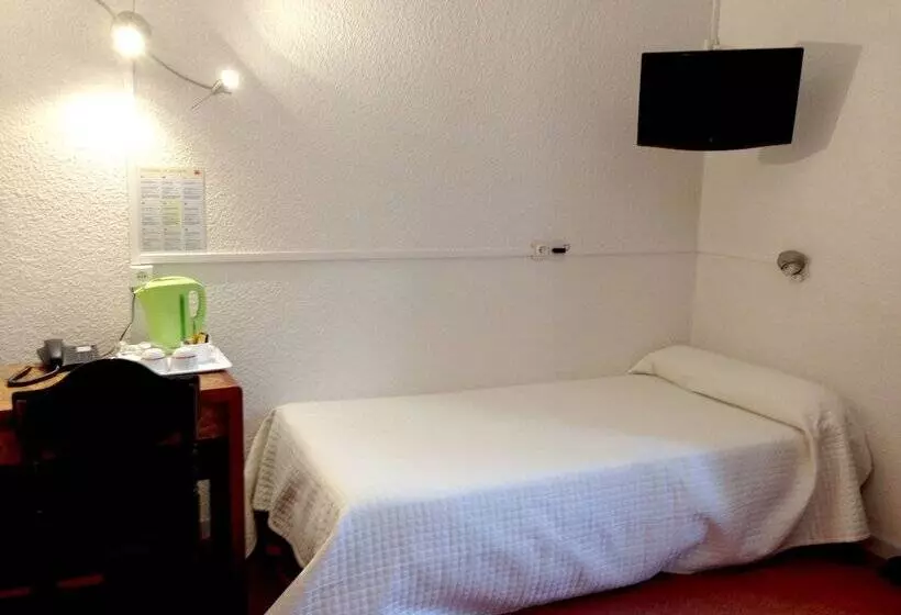 Hotelli Logis Hôtel Chez La Mère Dépalle