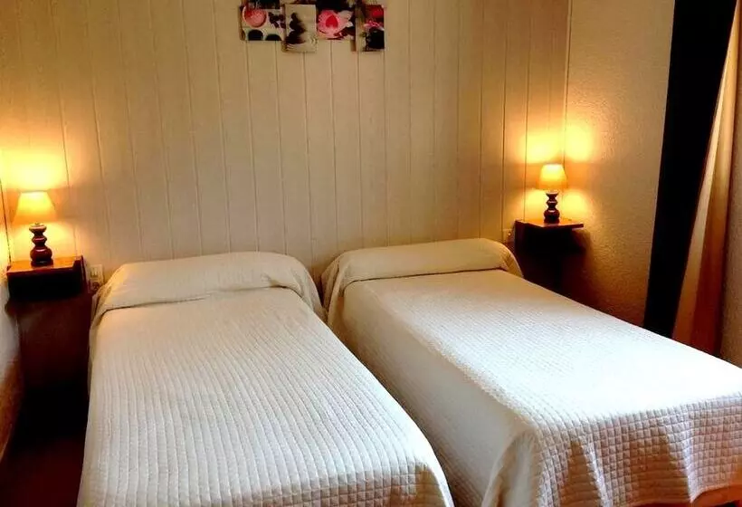 Hotelli Logis Hôtel Chez La Mère Dépalle