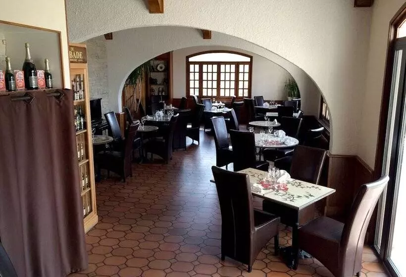 Hotelli Logis Hôtel Chez La Mère Dépalle