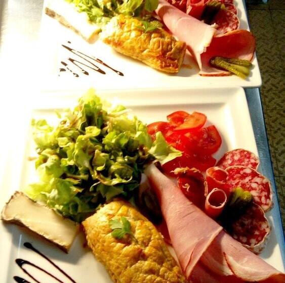 ホテル Logis Hôtel Chez La Mère Dépalle