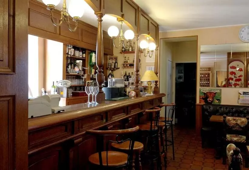 Hotelli Logis Hôtel Chez La Mère Dépalle