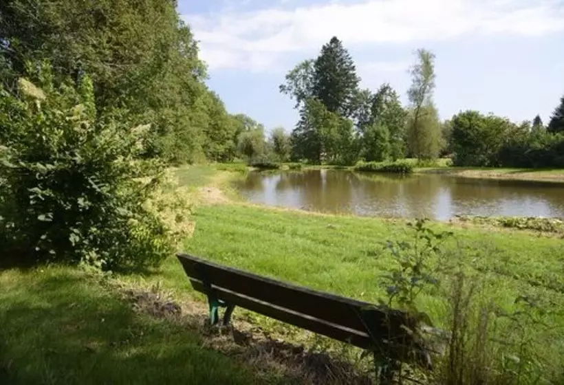 Hotelli Logis Hôtel Le Pré Serroux