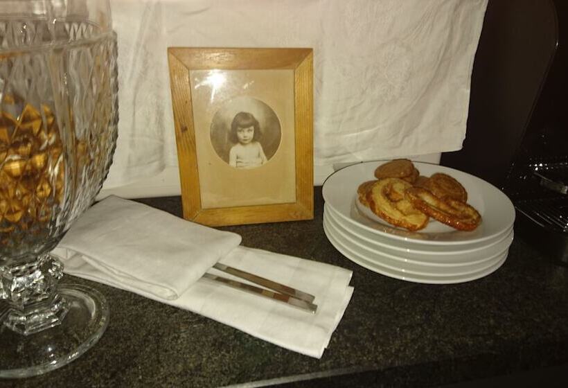 Hotel Loyehill Chalet. Swiss Alps Escape