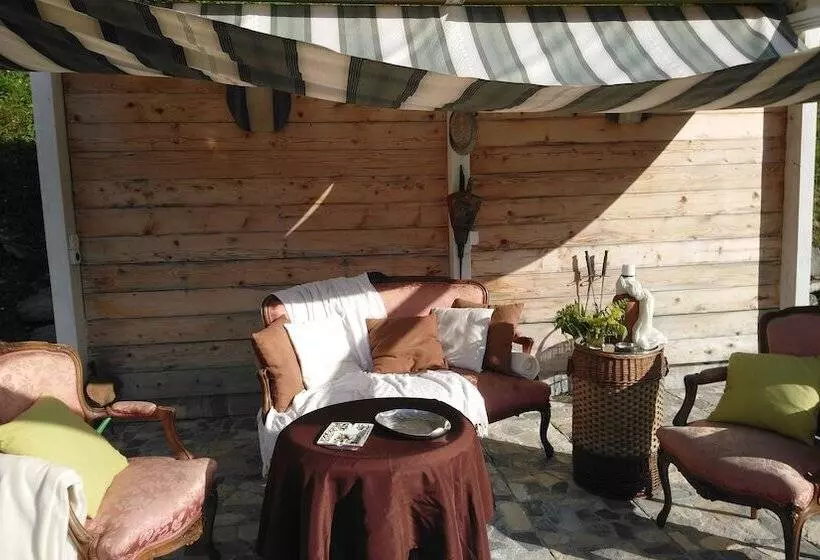 Hotelli Loyehill Chalet. Swiss Alps Escape